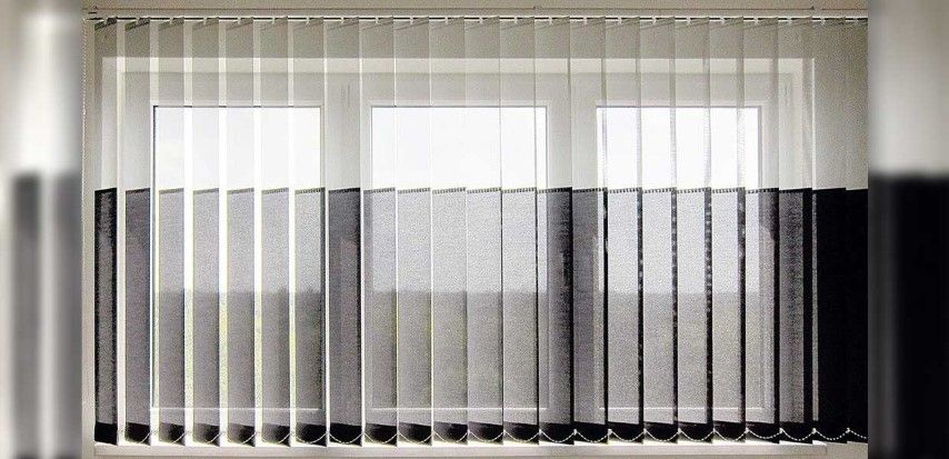 Tageslicht und Sonnenschutz im Büro mit Jalousien